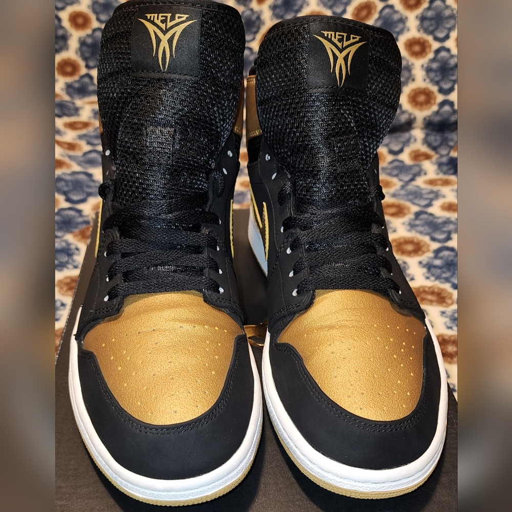 AIR JORDAN 1 RETRO HIGH 'MELO' SIZE:11, COLOR:BLK/ METALLIC GOLD- WHITE